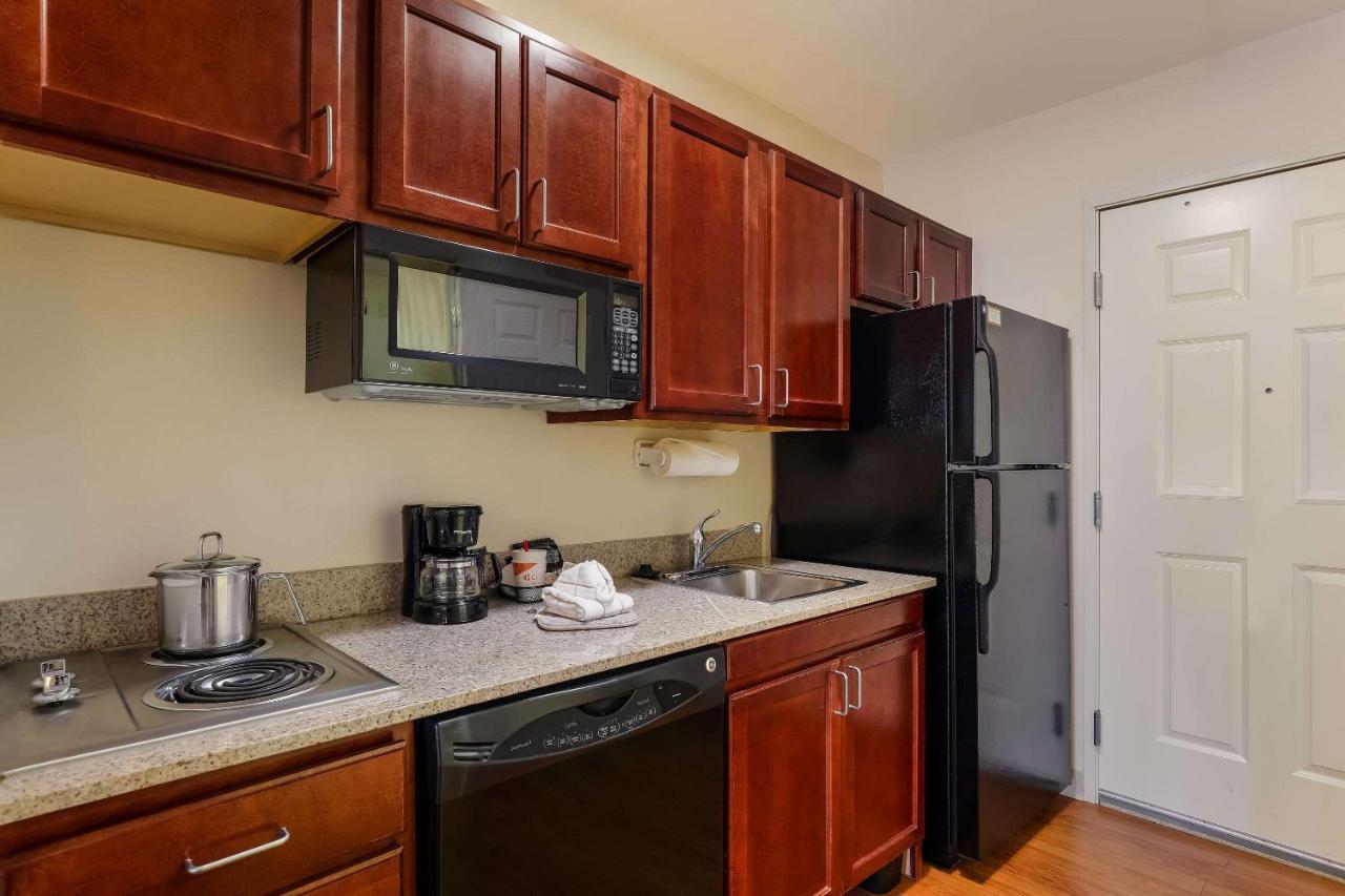 Mainstay Suites Fitchburg - Madison Exteriör bild
