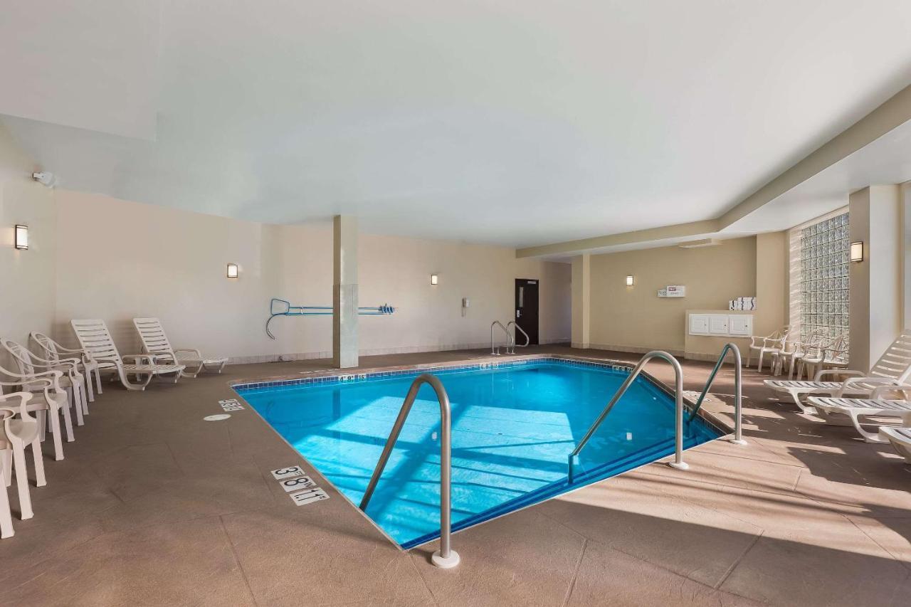 Mainstay Suites Fitchburg - Madison Exteriör bild