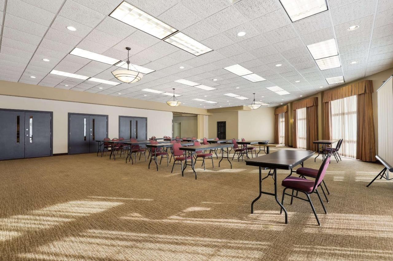 Mainstay Suites Fitchburg - Madison Exteriör bild